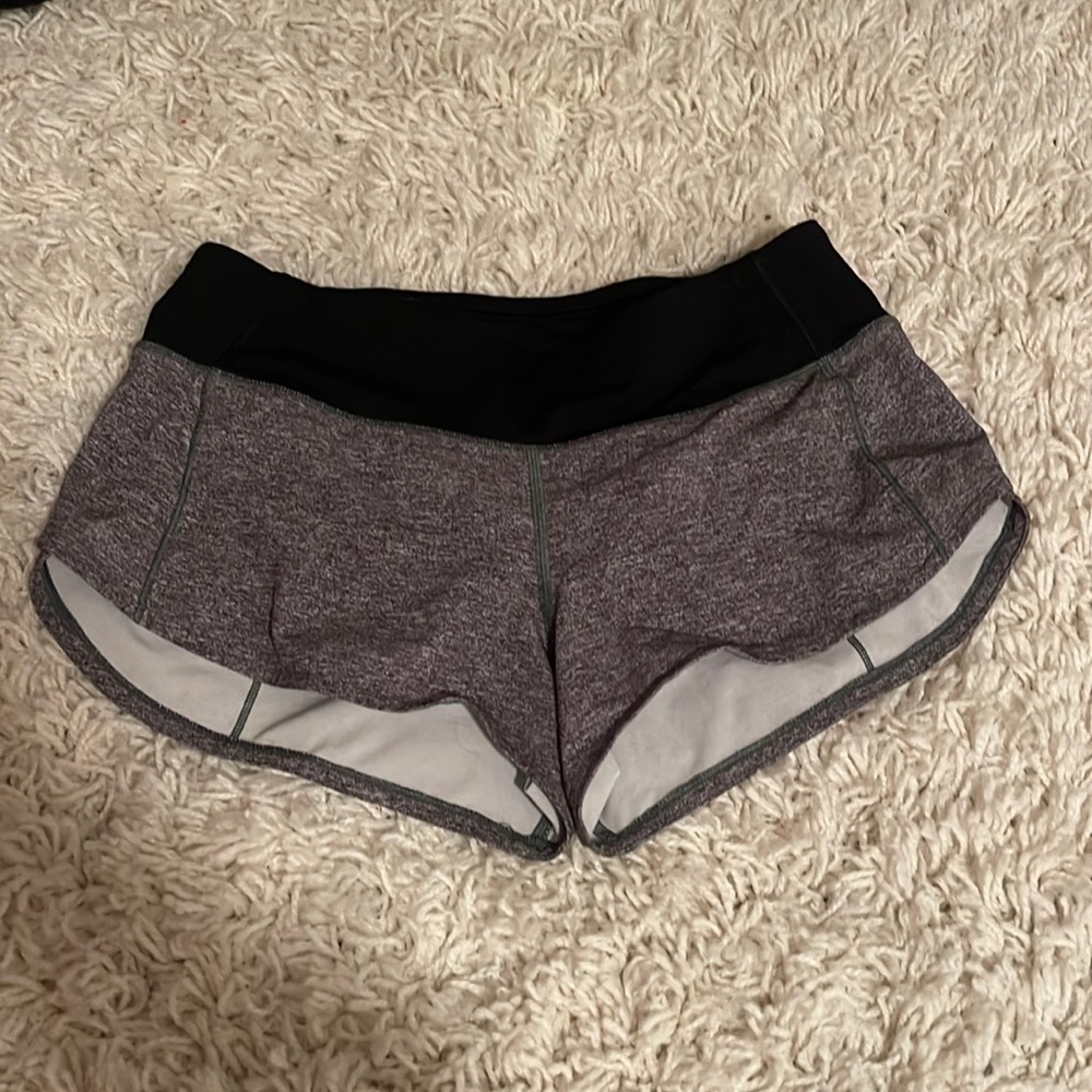 grey shorts